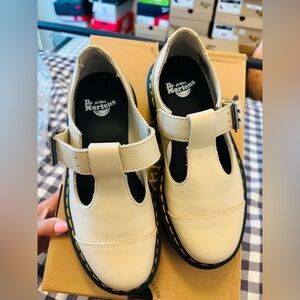 Dr. Martens Bethan shoes